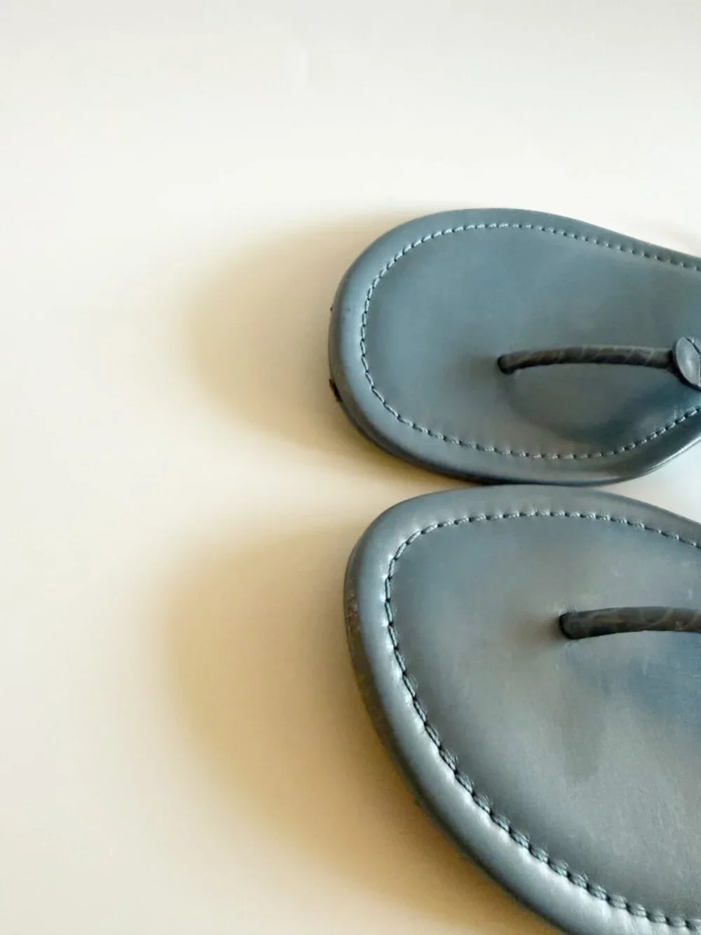 Tory Burch Miller Croc Embossed Leather Thong Sandals Blue Size 13M